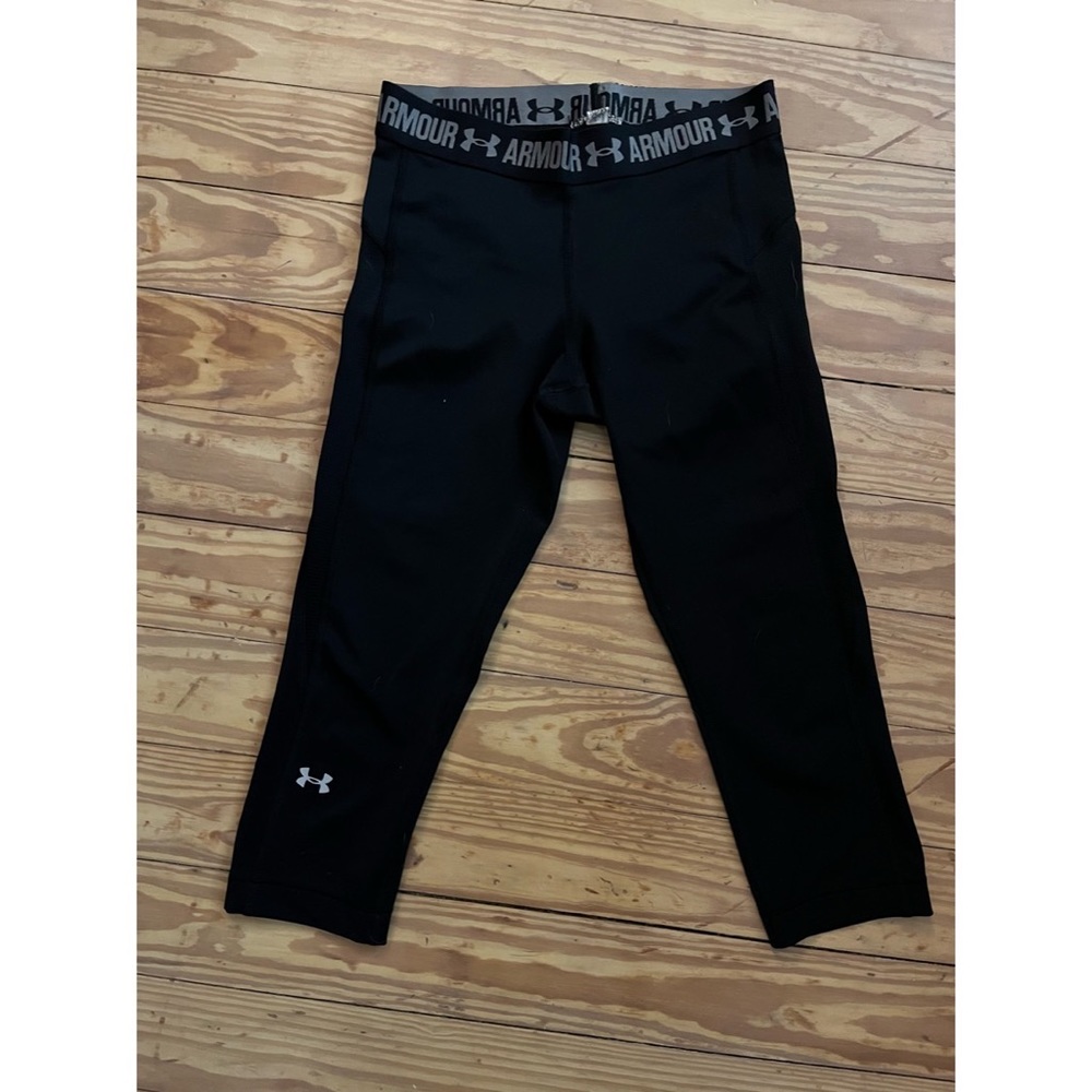 Under Armour sz S, black 3/4 length running leggings very lightly worn